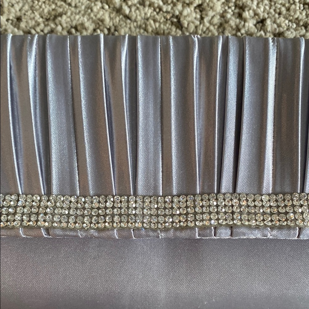 Elegant Silver Evening Clutch - Picture 3 of 6